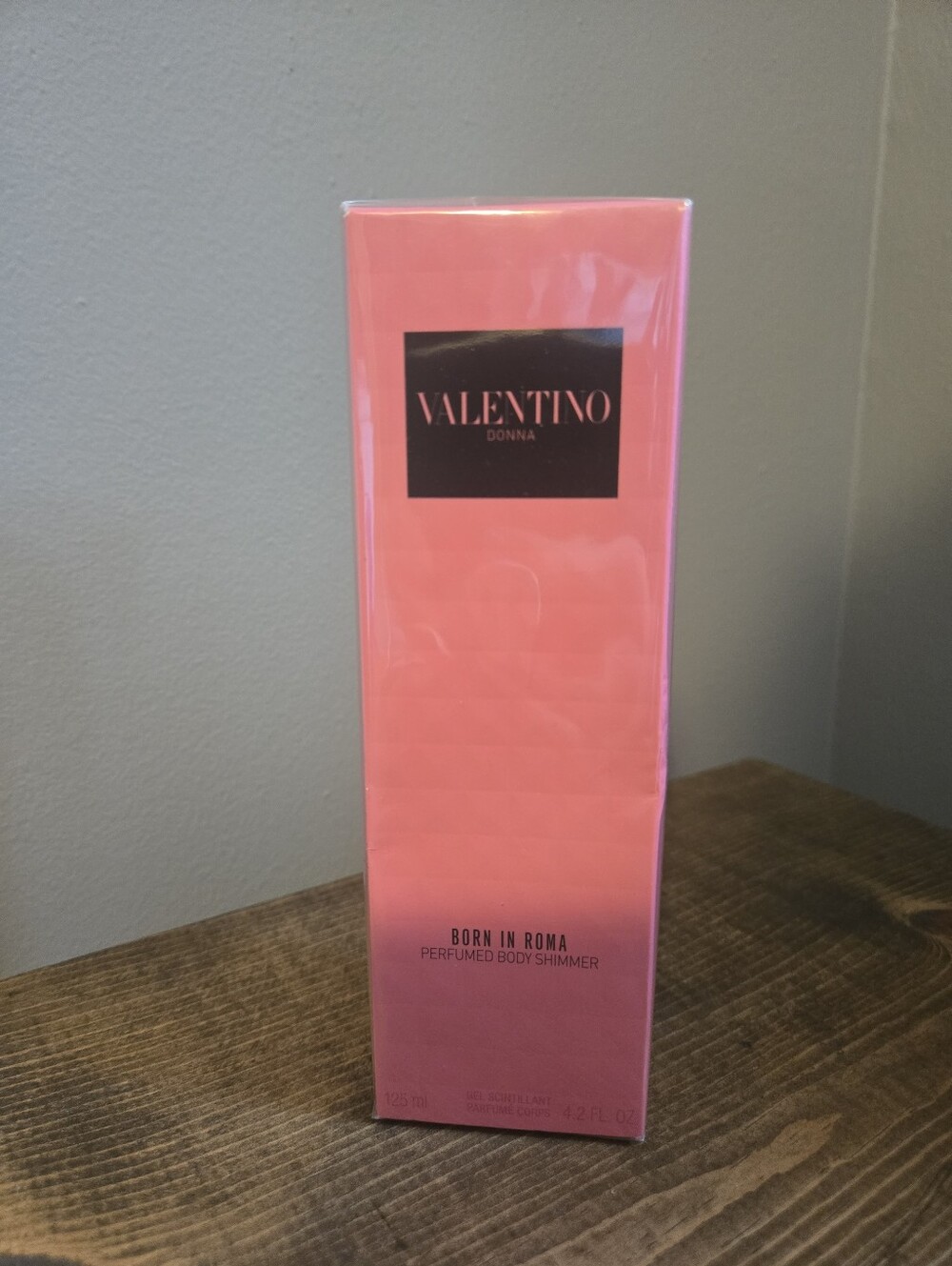 Valentino Born in Roma Perfumed Body Shimmer
